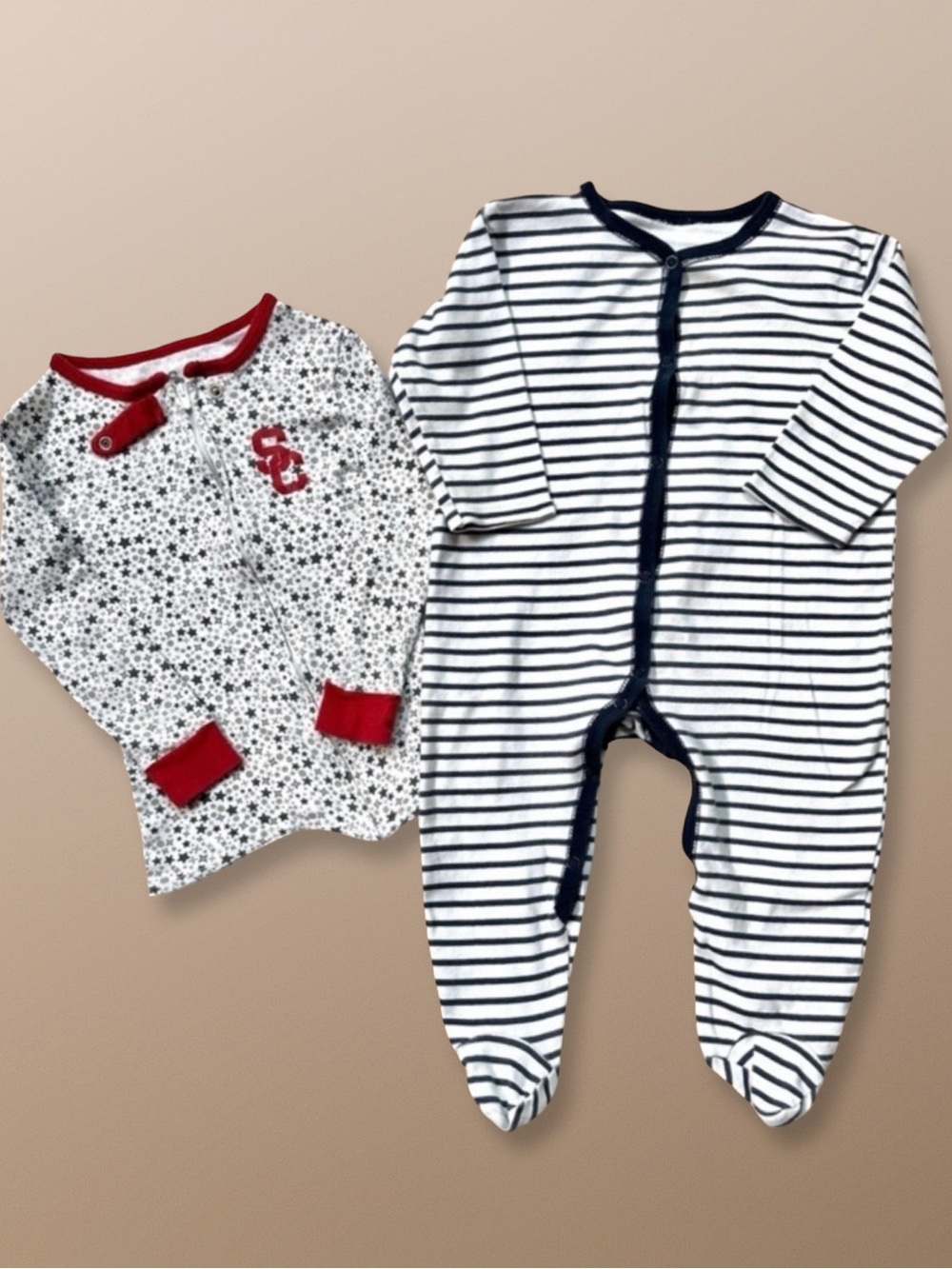 ⭐️ 5 for $25 A Set of 2 Baby Outfits – Striped Onesie & SC Stars Top Size 24 Mo
